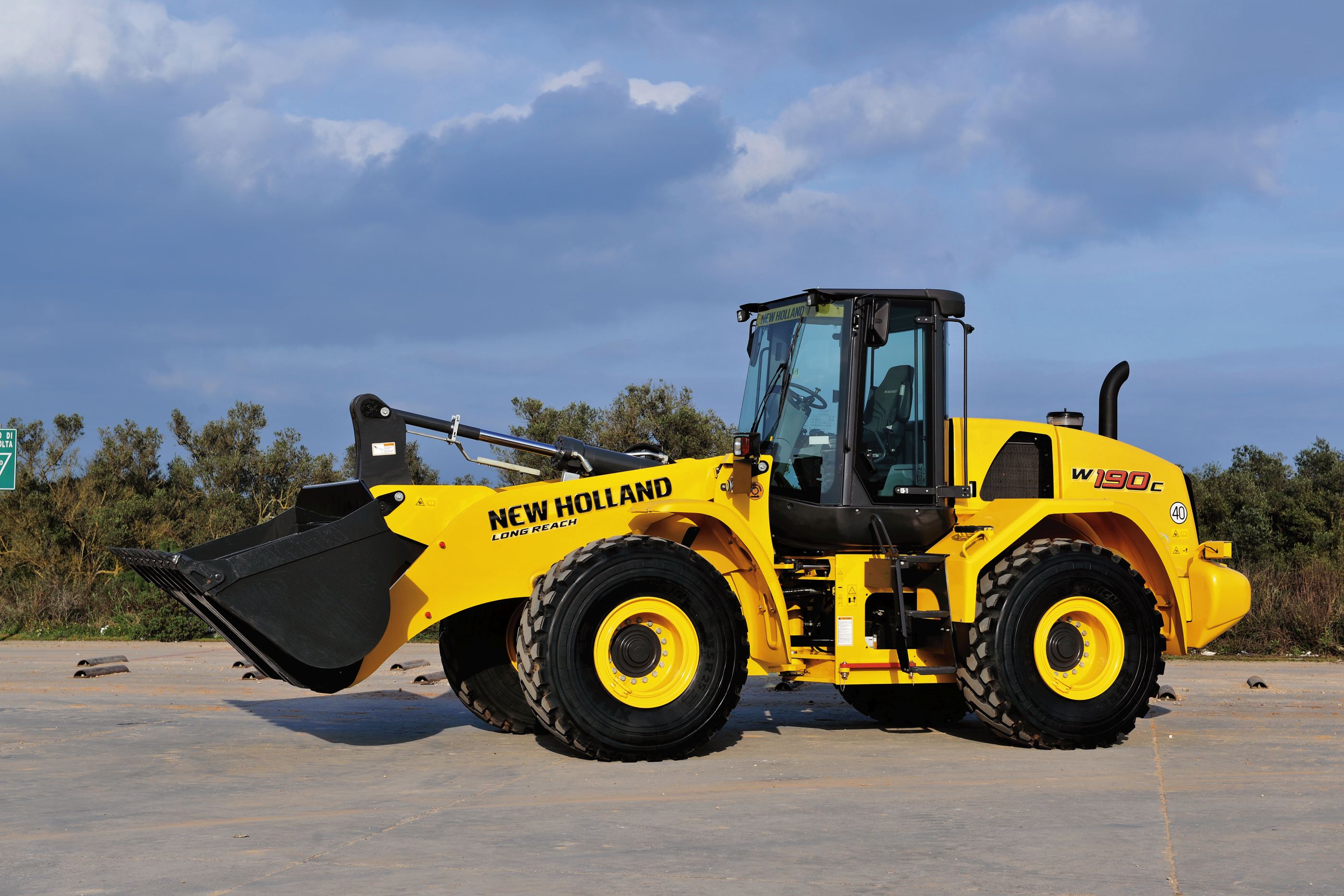 Holland погрузчик. New Holland w 190в. New Holland трактор с погрузчиком. New Holland c227. New Holland e215b.